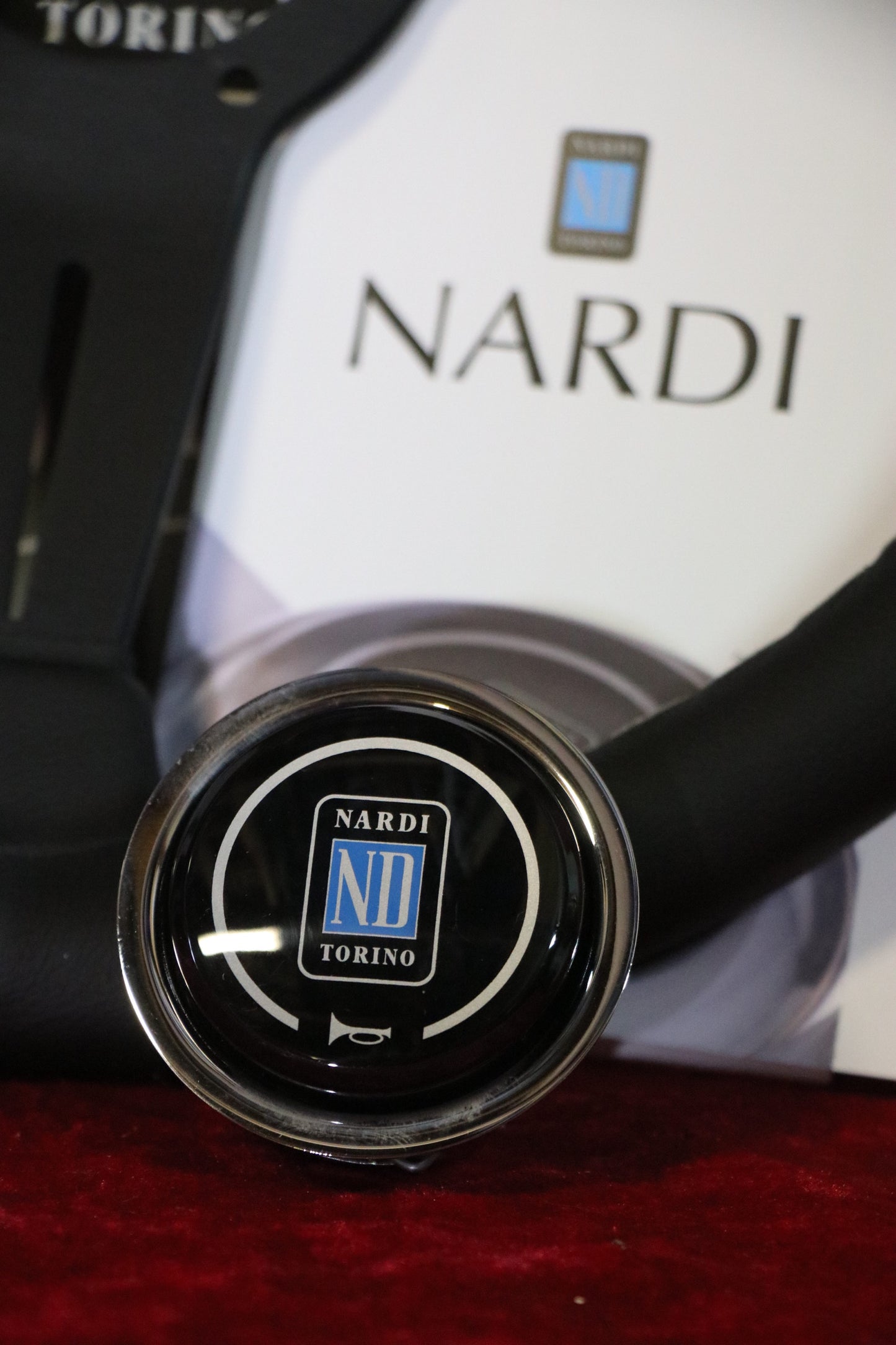 NARDI CLASSIC 340 MM BLACK CENTRE/ GREY STITCH